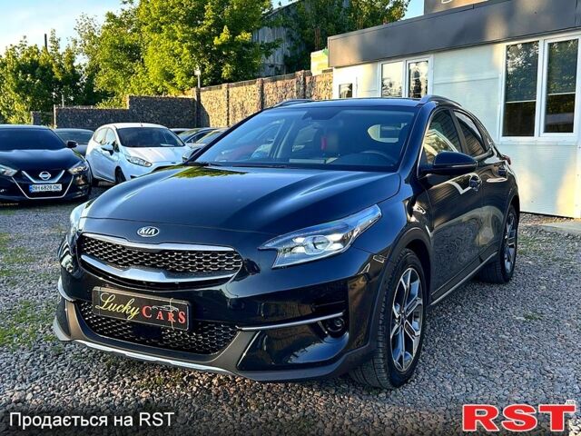 Белый Киа XCeed, объемом двигателя 3.3 л и пробегом 69 тыс. км за 19000 $, фото 1 на Automoto.ua