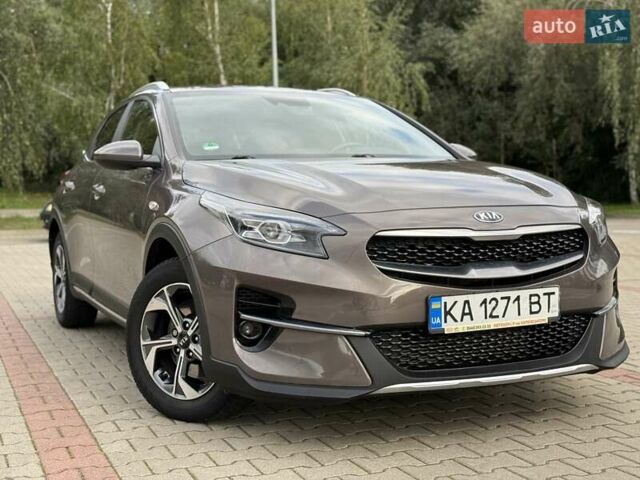 Коричневый Киа XCeed, объемом двигателя 1.35 л и пробегом 75 тыс. км за 16999 $, фото 1 на Automoto.ua