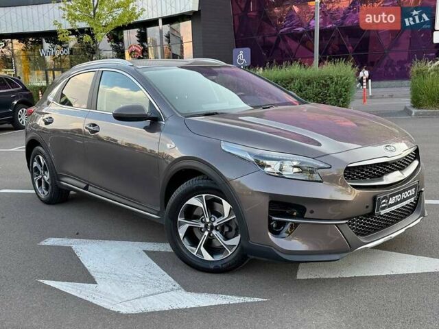 Коричневый Киа XCeed, объемом двигателя 1.35 л и пробегом 46 тыс. км за 20490 $, фото 1 на Automoto.ua