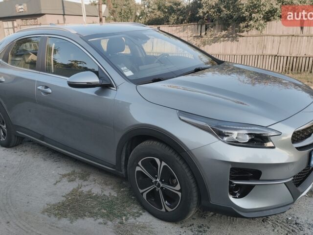 Серый Киа XCeed, объемом двигателя 1.6 л и пробегом 77 тыс. км за 23700 $, фото 1 на Automoto.ua