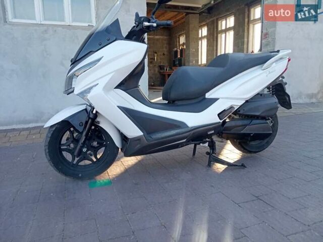 Белый Кимко ККсР, объемом двигателя 0.3 л и пробегом 8 тыс. км за 1350 $, фото 1 на Automoto.ua