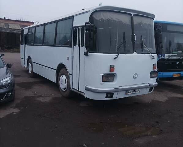 Белый ЛАЗ 695, объемом двигателя 5.9 л и пробегом 500 тыс. км за 8500 $, фото 1 на Automoto.ua