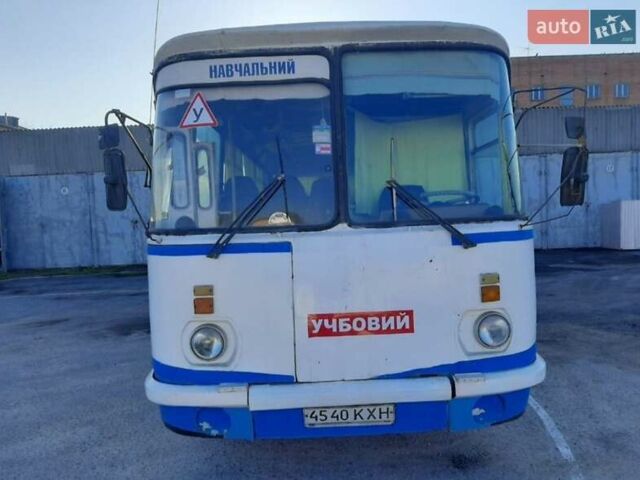 Синий ЛАЗ 695, объемом двигателя 6 л и пробегом 100 тыс. км за 2200 $, фото 1 на Automoto.ua