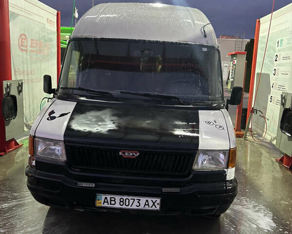 Белый ЛДВ Конвой, объемом двигателя 2.5 л и пробегом 180 тыс. км за 2600 $, фото 1 на Automoto.ua