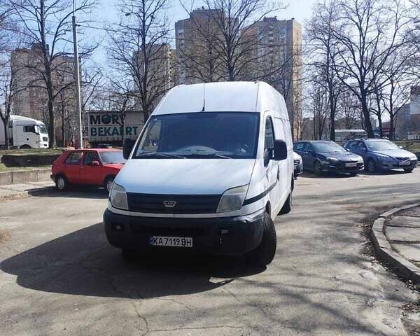 Білий ЛДВ Maxus, об'ємом двигуна 2.5 л та пробігом 330 тис. км за 3500 $, фото 1 на Automoto.ua