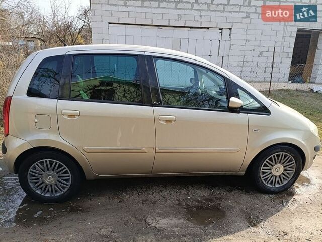 Лянча Муса, объемом двигателя 1.4 л и пробегом 150 тыс. км за 5400 $, фото 1 на Automoto.ua