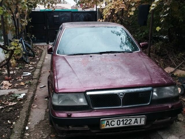 Красный Лянча Тема, объемом двигателя 2.5 л и пробегом 300 тыс. км за 1300 $, фото 1 на Automoto.ua