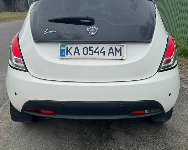 Білий Лянча Іпсілон, об'ємом двигуна 0.88 л та пробігом 130 тис. км за 6300 $, фото 1 на Automoto.ua