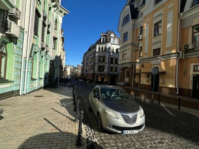 Бежевый Лянча Ипсилон, объемом двигателя 0.88 л и пробегом 180 тыс. км за 5500 $, фото 1 на Automoto.ua