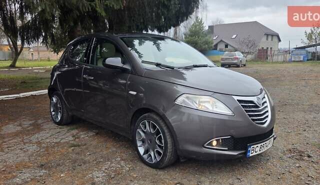 Коричневый Лянча Ипсилон, объемом двигателя 0.88 л и пробегом 224 тыс. км за 3900 $, фото 1 на Automoto.ua