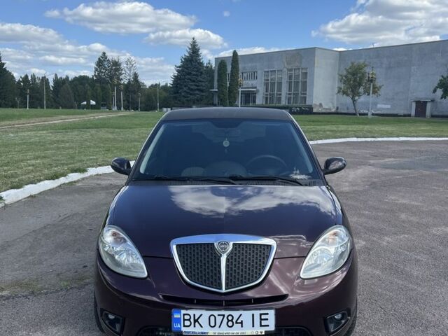 Красный Лянча Ипсилон, объемом двигателя 1.4 л и пробегом 178 тыс. км за 4500 $, фото 1 на Automoto.ua