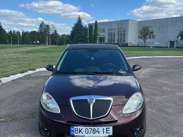 Червоний Лянча Іпсілон, об'ємом двигуна 1.37 л та пробігом 180 тис. км за 4300 $, фото 1 на Automoto.ua