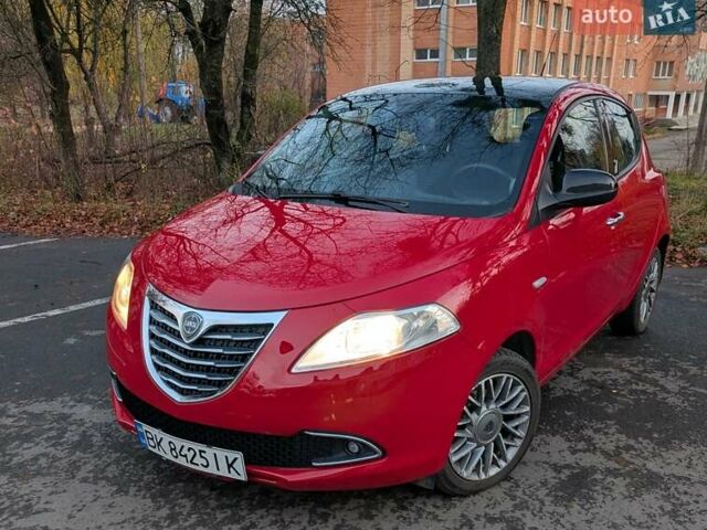 Червоний Лянча Іпсілон, об'ємом двигуна 0.88 л та пробігом 71 тис. км за 4950 $, фото 1 на Automoto.ua