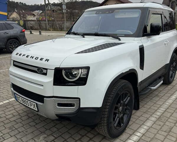 Белый Ленд Ровер Дефендер, объемом двигателя 2 л и пробегом 93 тыс. км за 58000 $, фото 1 на Automoto.ua