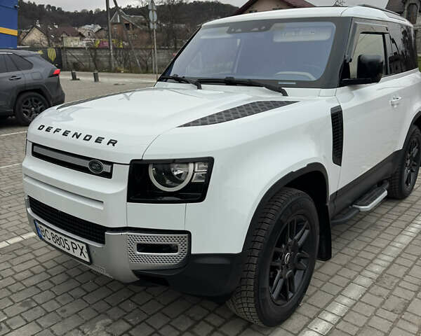Белый Ленд Ровер Дефендер, объемом двигателя 2 л и пробегом 101 тыс. км за 54800 $, фото 1 на Automoto.ua