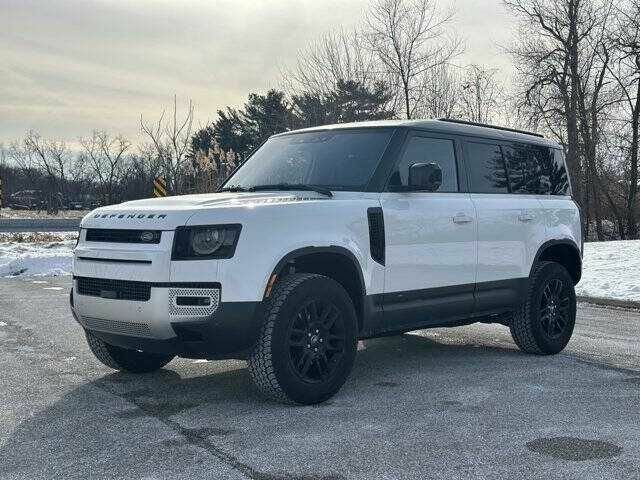 Белый Ленд Ровер Дефендер, объемом двигателя 2 л и пробегом 21 тыс. км за 36900 $, фото 1 на Automoto.ua