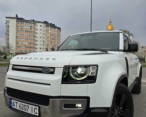 Білий Ленд Ровер Дефендер, об'ємом двигуна 3 л та пробігом 55 тис. км за 77111 $, фото 1 на Automoto.ua