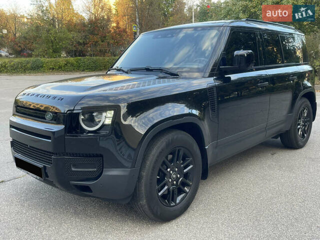 Чорний Ленд Ровер Дефендер, об'ємом двигуна 2 л та пробігом 107 тис. км за 54799 $, фото 1 на Automoto.ua
