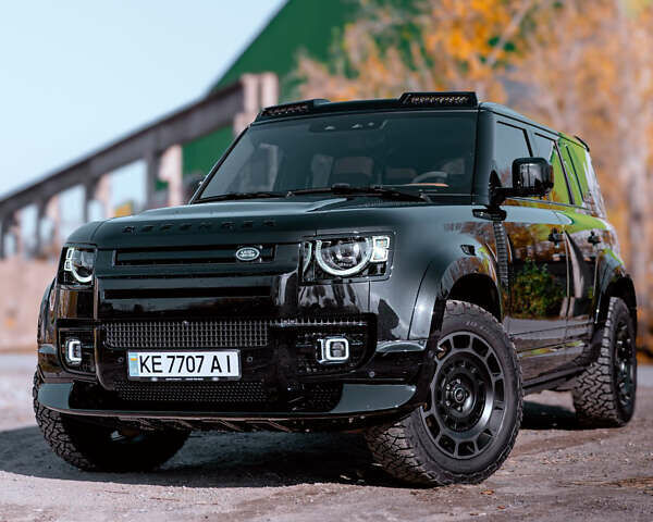 Черный Ленд Ровер Дефендер, объемом двигателя 5 л и пробегом 19 тыс. км за 138500 $, фото 1 на Automoto.ua