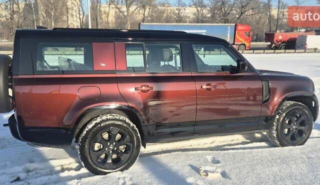 Красный Ленд Ровер Дефендер, объемом двигателя 3 л и пробегом 26 тыс. км за 117000 $, фото 1 на Automoto.ua