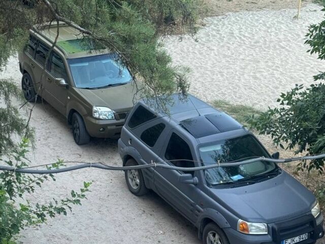 Сірий Ленд Ровер Дефендер, об'ємом двигуна 0 л та пробігом 375 тис. км за 2500 $, фото 1 на Automoto.ua