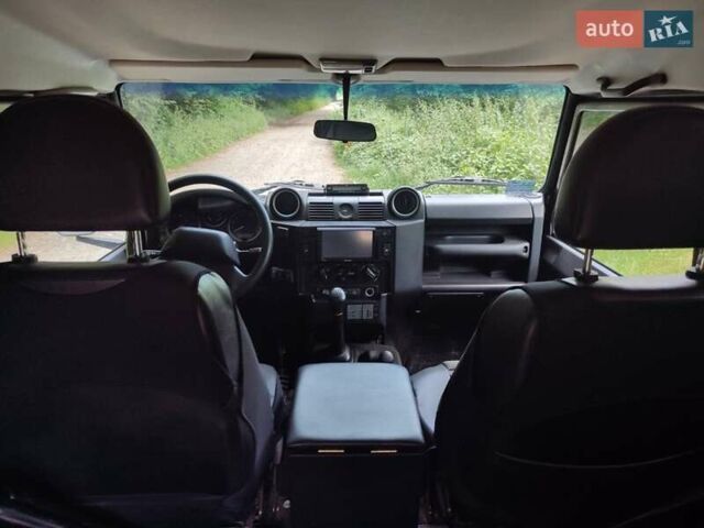 Серый Ленд Ровер Дефендер, объемом двигателя 0 л и пробегом 190 тыс. км за 25000 $, фото 1 на Automoto.ua