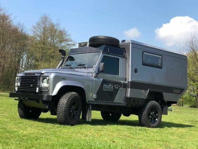 Серый Ленд Ровер Дефендер, объемом двигателя 2.2 л и пробегом 80 тыс. км за 100000 $, фото 1 на Automoto.ua