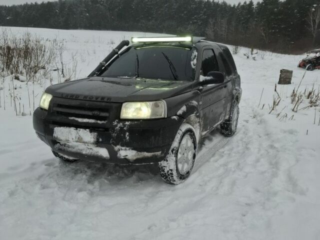 Зелений Ленд Ровер Дефендер, об'ємом двигуна 2 л та пробігом 260 тис. км за 2800 $, фото 1 на Automoto.ua