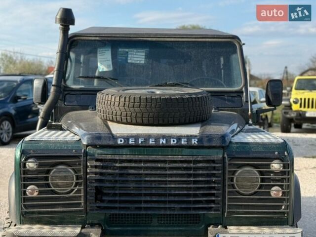 Зеленый Ленд Ровер Дефендер, объемом двигателя 2.5 л и пробегом 240 тыс. км за 27700 $, фото 1 на Automoto.ua
