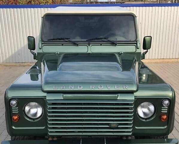 Зелений Ленд Ровер Дефендер, об'ємом двигуна 2.4 л та пробігом 295 тис. км за 33200 $, фото 1 на Automoto.ua