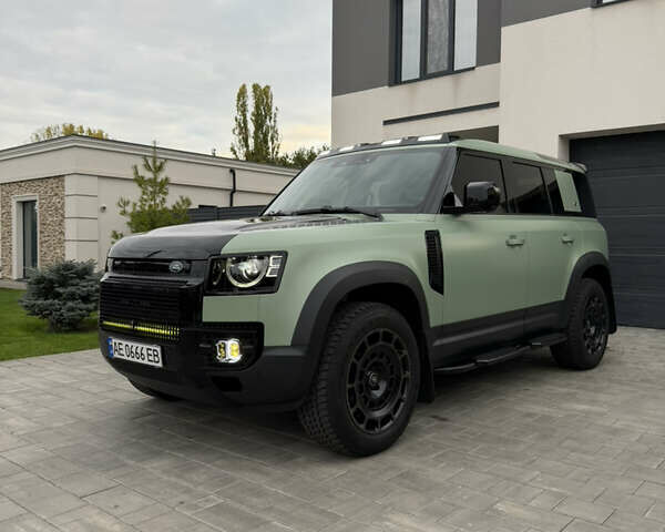 Зеленый Ленд Ровер Дефендер, объемом двигателя 3 л и пробегом 30 тыс. км за 124000 $, фото 1 на Automoto.ua