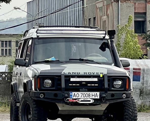 Белый Ленд Ровер Дискавери, объемом двигателя 2.5 л и пробегом 300 тыс. км за 10300 $, фото 1 на Automoto.ua