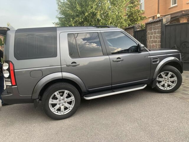 Серый Ленд Ровер Дискавери, объемом двигателя 3 л и пробегом 380 тыс. км за 27000 $, фото 1 на Automoto.ua