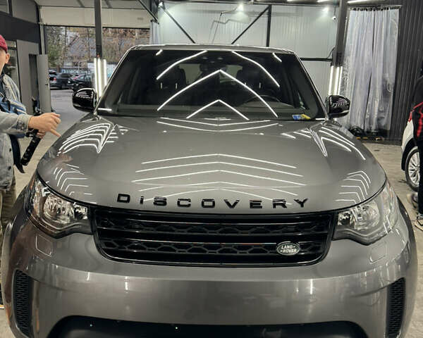 Серый Ленд Ровер Дискавери, объемом двигателя 3 л и пробегом 82 тыс. км за 40500 $, фото 1 на Automoto.ua