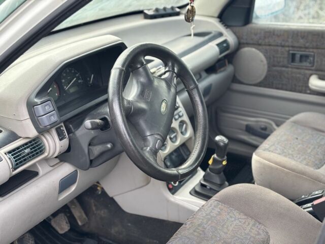 Белый Ленд Ровер Фрилендер, объемом двигателя 2 л и пробегом 300 тыс. км за 2500 $, фото 1 на Automoto.ua