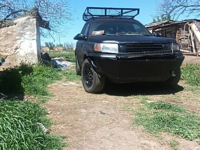 Черный Ленд Ровер Фрилендер, объемом двигателя 2 л и пробегом 300 тыс. км за 2500 $, фото 1 на Automoto.ua