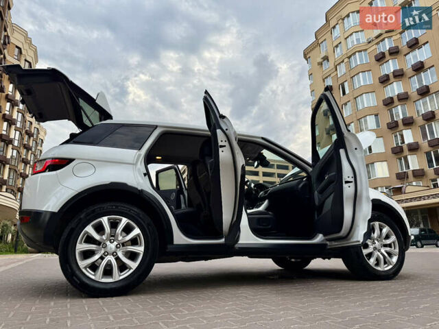 Белый Ленд Ровер Рендж Ровер Эвок, объемом двигателя 2 л и пробегом 90 тыс. км за 19850 $, фото 1 на Automoto.ua