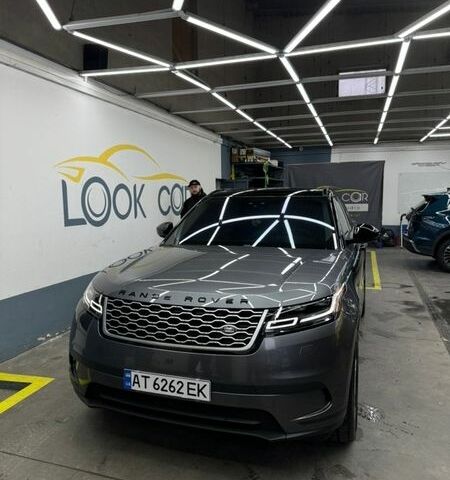 Серый Ленд Ровер Рендж Ровер Велар, объемом двигателя 2 л и пробегом 101 тыс. км за 39999 $, фото 1 на Automoto.ua