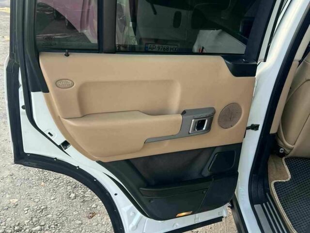 Белый Ленд Ровер Рендж Ровер, объемом двигателя 4.4 л и пробегом 440 тыс. км за 4500 $, фото 1 на Automoto.ua