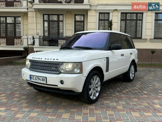 Білий Ленд Ровер Рендж Ровер, об'ємом двигуна 4.2 л та пробігом 250 тис. км за 8000 $, фото 1 на Automoto.ua