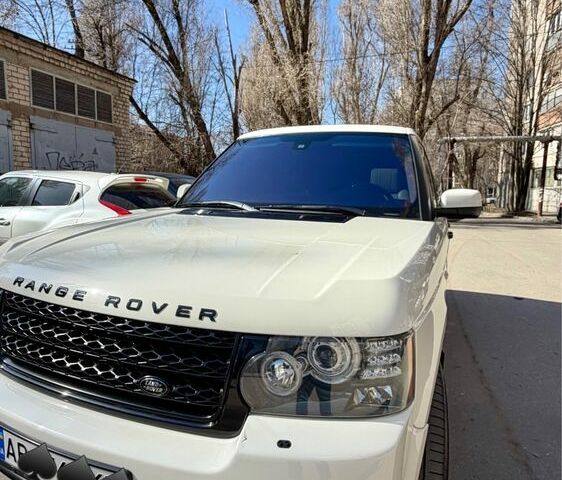 Белый Ленд Ровер Рендж Ровер, объемом двигателя 5 л и пробегом 187 тыс. км за 20999 $, фото 1 на Automoto.ua