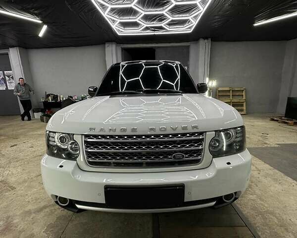 Белый Ленд Ровер Рендж Ровер, объемом двигателя 4.37 л и пробегом 231 тыс. км за 21000 $, фото 1 на Automoto.ua