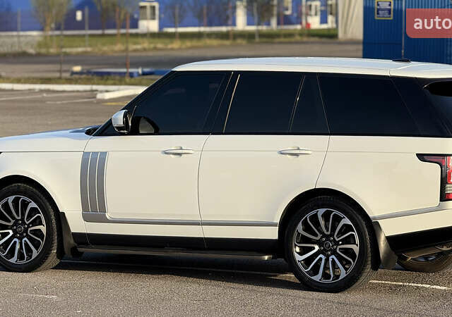 Белый Ленд Ровер Рендж Ровер, объемом двигателя 5 л и пробегом 142 тыс. км за 33000 $, фото 1 на Automoto.ua