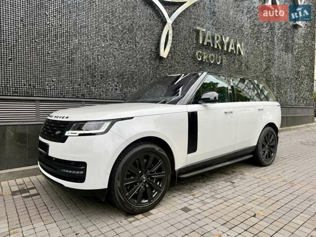 Ленд Ровер Рендж Ровер 2022 в Киеве на Automoto.ua Белый Ленд Ровер Рендж Ровер, объемом двигателя 4.4 л и пробегом 44 тыс. км за 167777 $, фото 1 на Automoto.ua