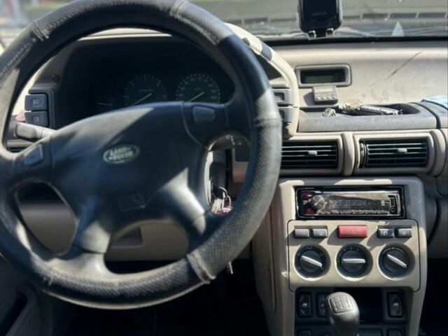 Черный Ленд Ровер Рендж Ровер, объемом двигателя 2 л и пробегом 357 тыс. км за 2700 $, фото 1 на Automoto.ua