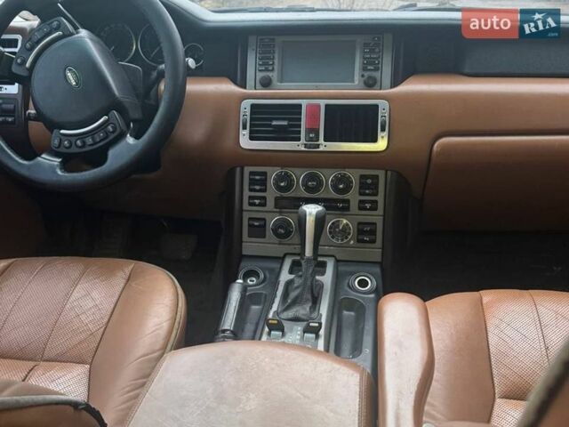 Черный Ленд Ровер Рендж Ровер, объемом двигателя 4.4 л и пробегом 320 тыс. км за 5000 $, фото 1 на Automoto.ua