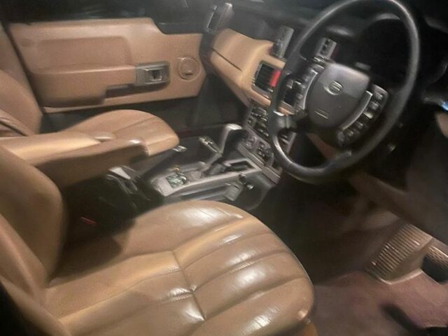 Черный Ленд Ровер Рендж Ровер, объемом двигателя 3 л и пробегом 200 тыс. км за 4500 $, фото 1 на Automoto.ua