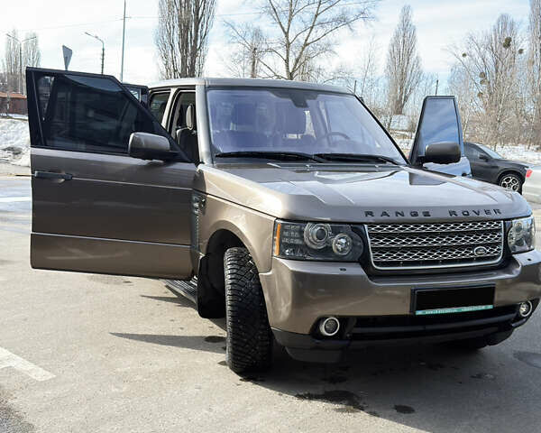 Коричневый Ленд Ровер Рендж Ровер, объемом двигателя 4.4 л и пробегом 299 тыс. км за 19500 $, фото 1 на Automoto.ua