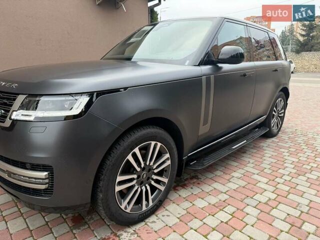 Ленд Ровер Рендж Ровер 2023 в Киеве на Automoto.ua Серый Ленд Ровер Рендж Ровер, объемом двигателя 3 л и пробегом 55 тыс. км за 199444 $, фото 1 на Automoto.ua