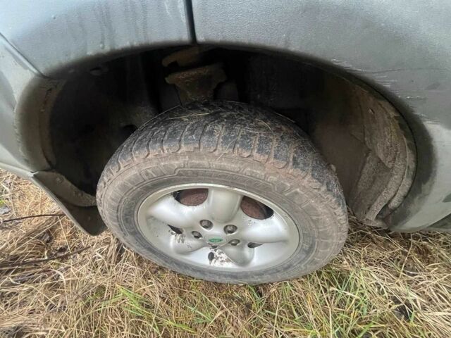 Зеленый Ленд Ровер Рендж Ровер, объемом двигателя 2 л и пробегом 180 тыс. км за 1893 $, фото 1 на Automoto.ua